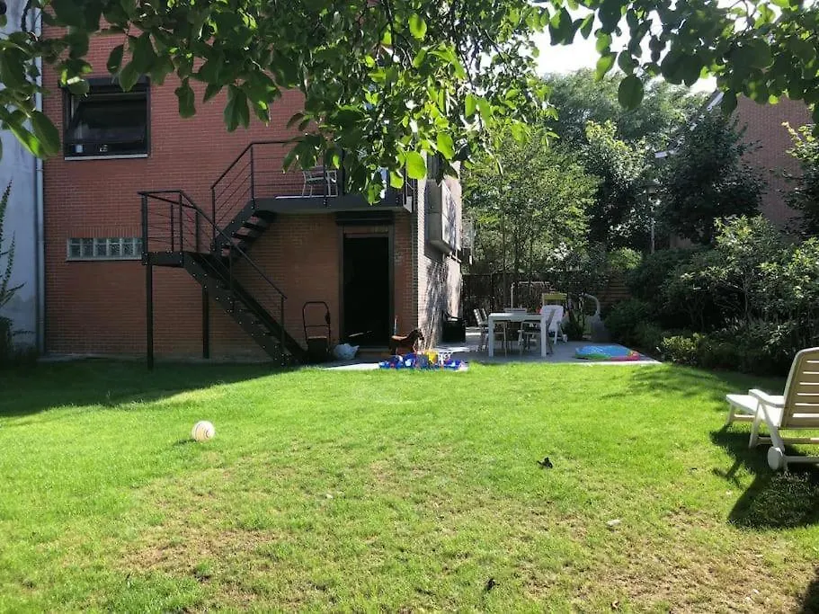 Prive Kamer Met Chill Room En Gedeelde Badkamer - Rand Antwerpen - Afrit E313 Wommelgem - Vlakbij Tramhalte Lijn 9 En 24