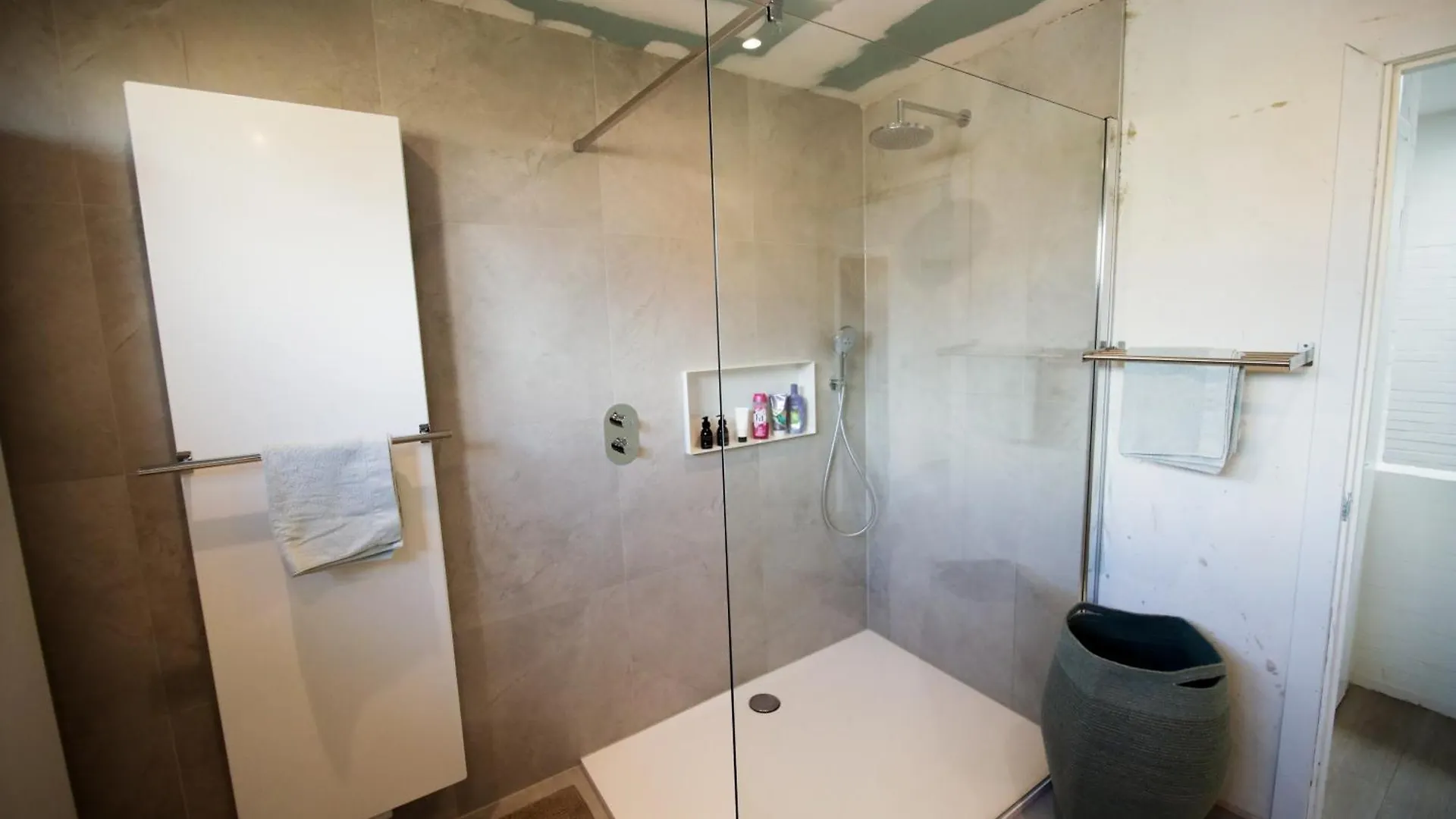 Homestay Prive Kamer: Cozy Retreat Near Antwerp with Shared Amenities